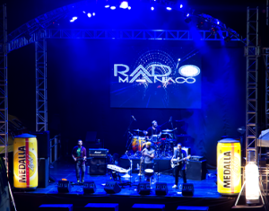 escenario banda rock