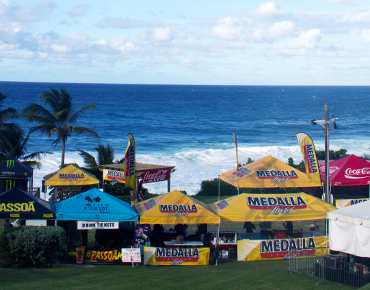 playa puerto rico, festival viva la rock fest, playa con puestos de feria
